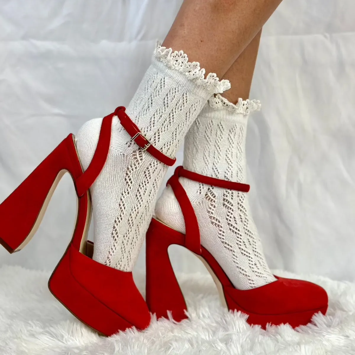 LACE crochet lace ankle socks - cream